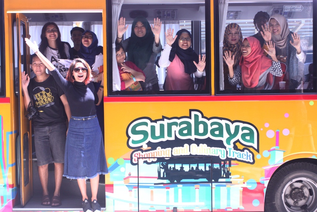 Walkin’ on Sunshine with Lala Karmela : Mengulik, Menelisik Kota Surabaya